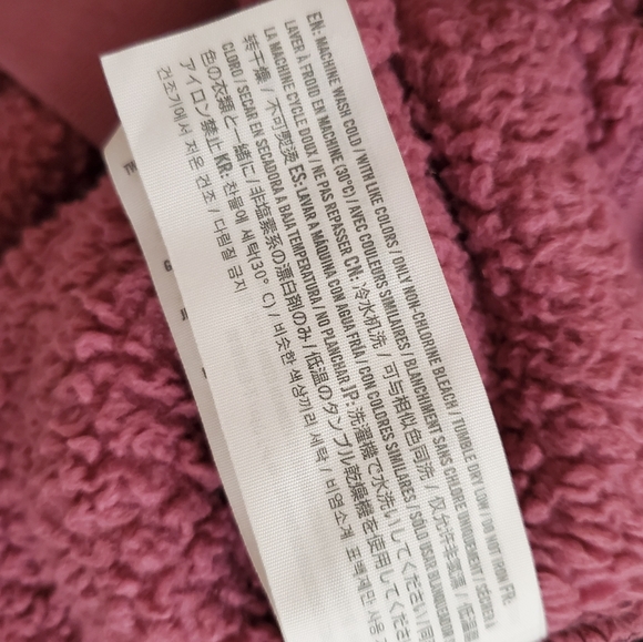 A&FITCH | Women's purple chevron color block faux-fur pullover sweater. Size M. - Picture 6 of 6